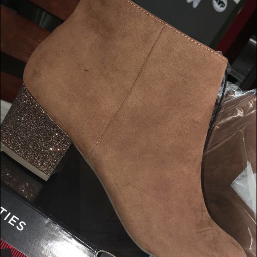 Booties. - Picture 2 of 3